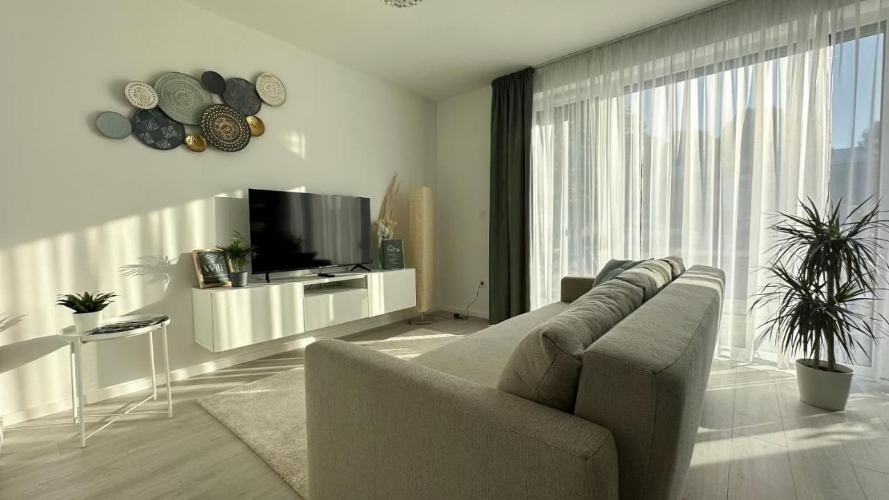 Linden Apartman 001 - Adults Only Mosonmagyaróvár Esterno foto