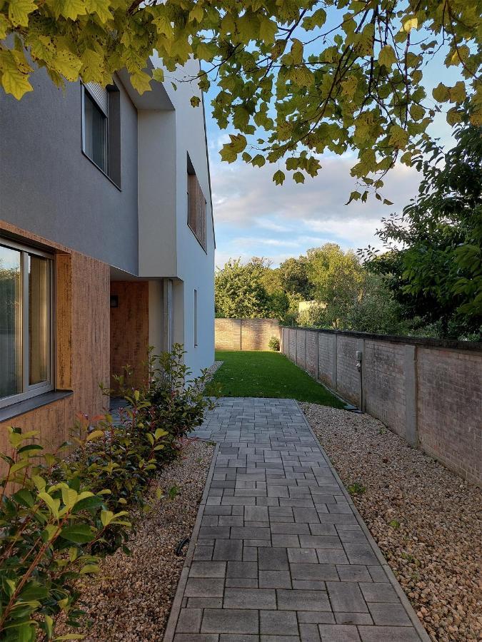 Linden Apartman 001 - Adults Only Mosonmagyaróvár Esterno foto
