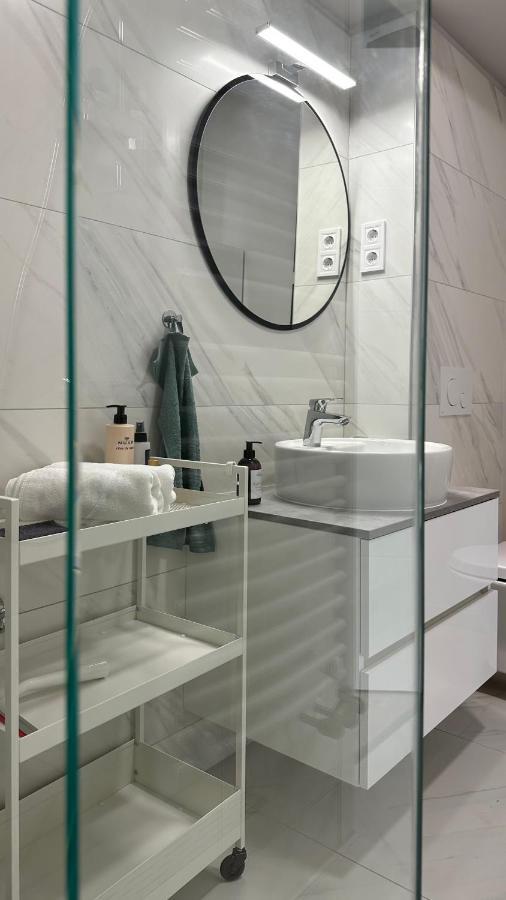 Linden Apartman 001 - Adults Only Mosonmagyaróvár Esterno foto